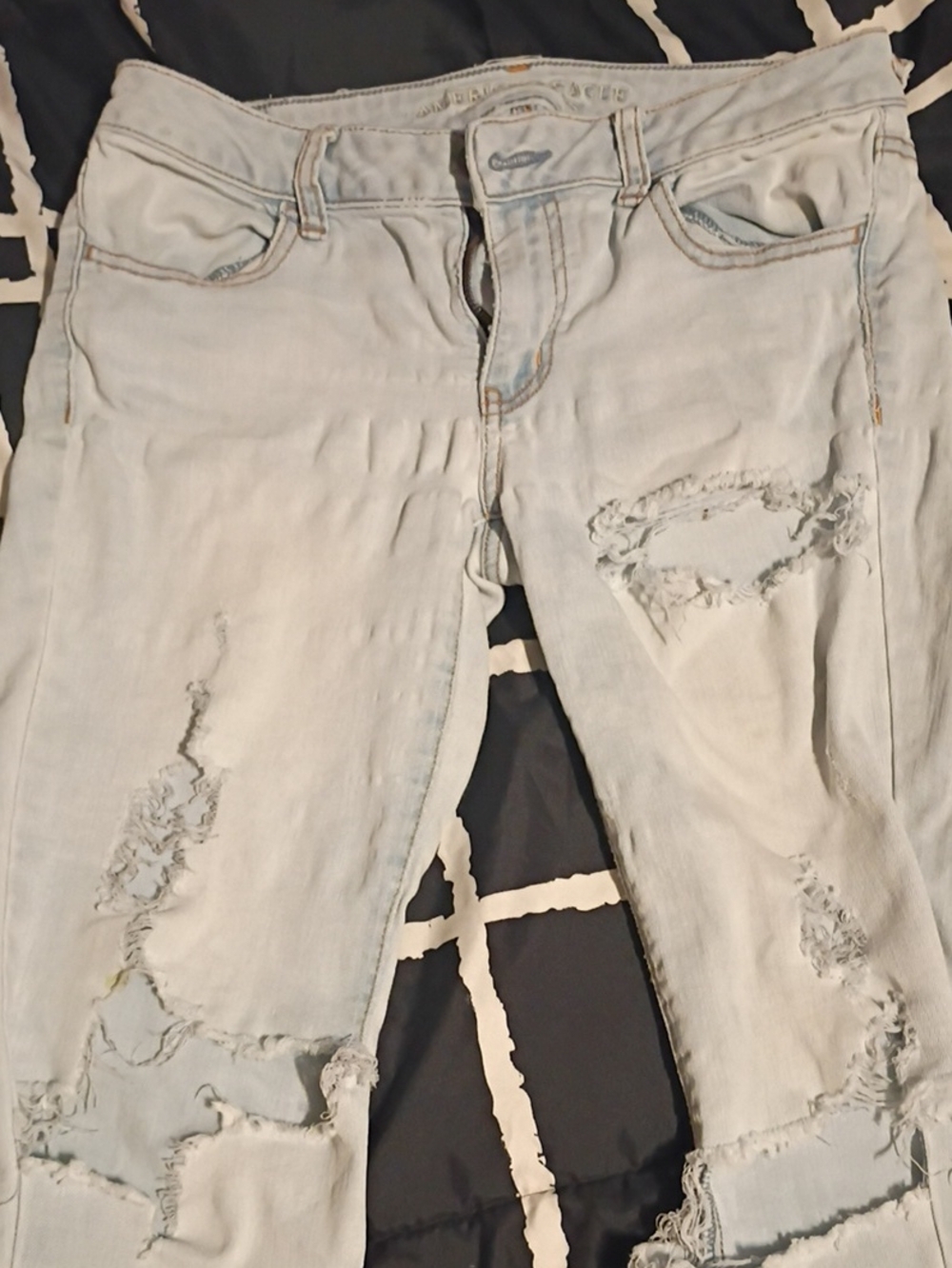 American Eagle Outfitters Light Wash Ripped Skinny Jeans